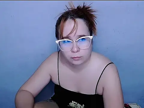 Snapshot of SubLayla01 chatting on 05-16-26, 06:07 SubLayla01 online show from 05-16-26, 06:07