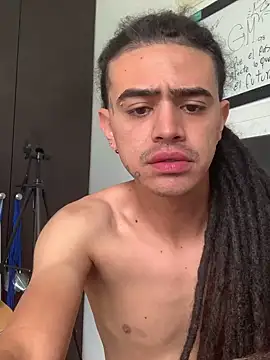 Snapshot of JovenDesobediente chatting on 09-16-25, 04:41 JovenDesobediente online show from 09-16-25, 04:41