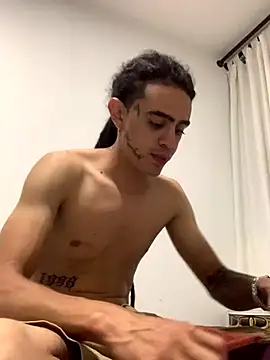 Snapshot of JovenDesobediente chatting on 09-24-25, 06:28 JovenDesobediente online show from 09-24-25, 06:28