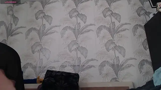 Snapshot of CamDiva113 chatting on 06-09-26, 01:17 CamDiva113 online show from 06-09-26, 01:17