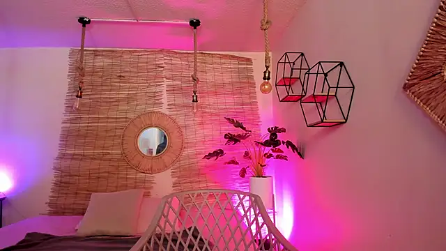 Snapshot of April_bowie chatting on 01-25-25, 11:44 April bowie online show from 01-25-25, 11:44