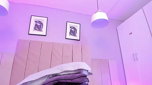 Snapshot of April_bowie chatting on 02-06-25, 03:09 April bowie online show from 02-06-25, 03:09