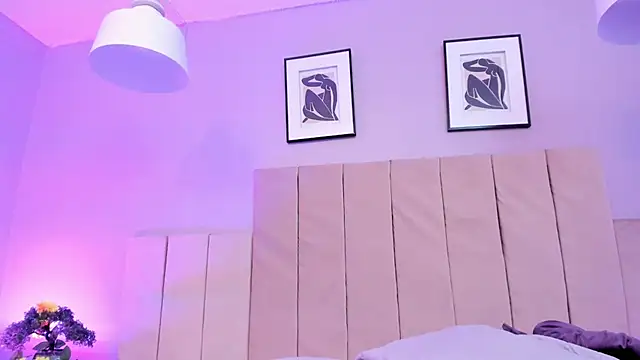 Snapshot of April_bowie chatting on 02-07-25, 09:37 April bowie online show from 02-07-25, 09:37