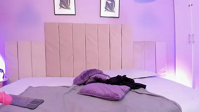 Snapshot of April_bowie chatting on 02-24-25, 06:26 April bowie online show from 02-24-25, 06:26