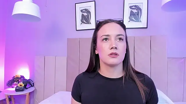 Snapshot of April_bowie chatting on 02-28-25, 03:04 April bowie online show from 02-28-25, 03:04