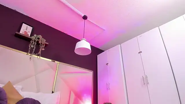 Snapshot of April_bowie chatting on 09-24-25, 12:30 April bowie online show from 09-24-25, 12:30