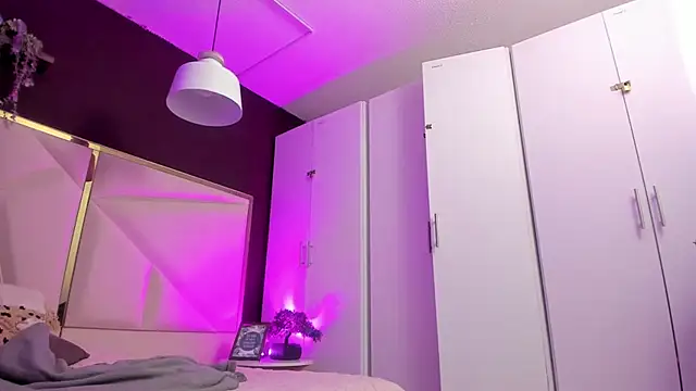 Snapshot of April_bowie chatting on 09-30-25, 12:21 April bowie online show from 09-30-25, 12:21