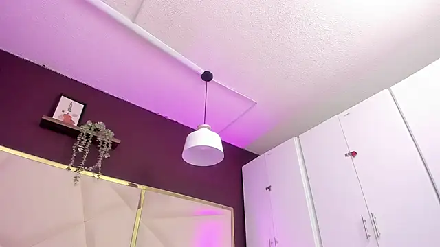 Snapshot of April_bowie chatting on 10-03-25, 12:24 April bowie online show from 10-03-25, 12:24