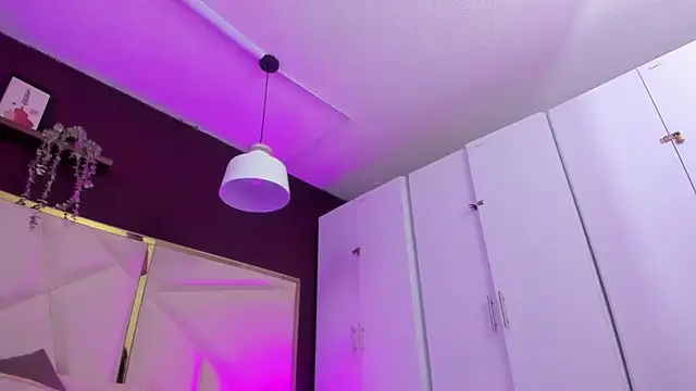 Snapshot of April_bowie chatting on 10-18-25, 11:11 April bowie online show from 10-18-25, 11:11