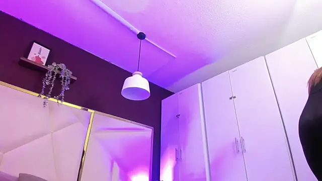 Snapshot of April_bowie chatting on 10-22-25, 11:10 April bowie online show from 10-22-25, 11:10