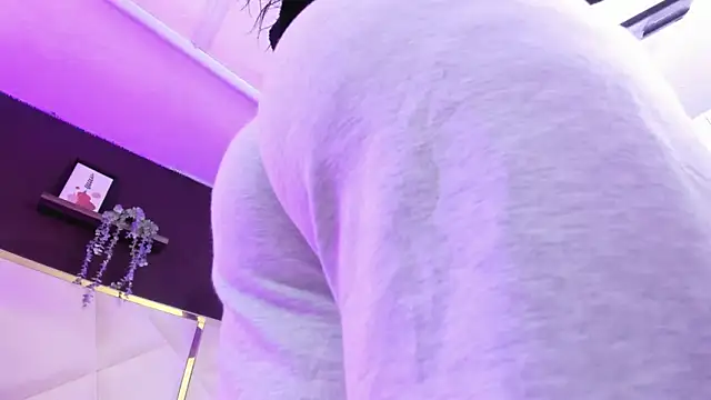 Snapshot of April_bowie chatting on 10-23-25, 11:20 April bowie online show from 10-23-25, 11:20