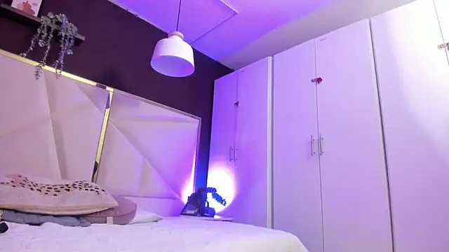 Snapshot of April_bowie chatting on 10-28-25, 11:14 April bowie online show from 10-28-25, 11:14