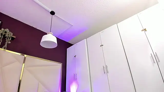 Snapshot of April_bowie chatting on 11-05-25, 11:10 April bowie online show from 11-05-25, 11:10