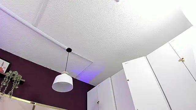 Snapshot of April_bowie chatting on 11-06-25, 11:22 April bowie online show from 11-06-25, 11:22