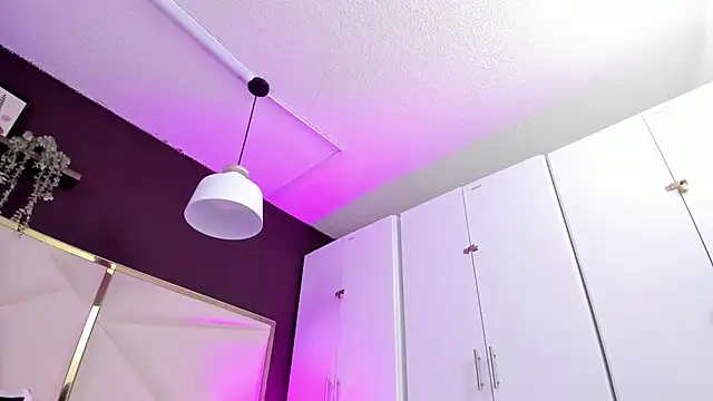 Snapshot of April_bowie chatting on 11-10-25, 11:09 April bowie online show from 11-10-25, 11:09