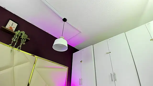 Snapshot of April_bowie chatting on 11-15-25, 11:07 April bowie online show from 11-15-25, 11:07