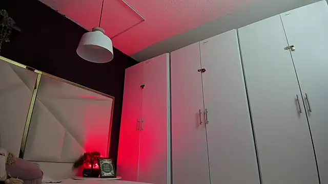 Snapshot of April_bowie chatting on 11-20-25, 11:10 April bowie online show from 11-20-25, 11:10