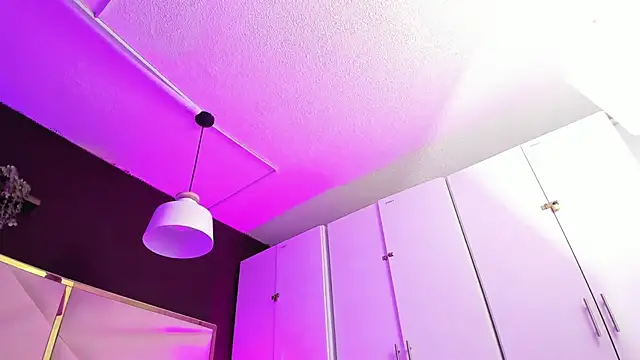 Snapshot of April_bowie chatting on 11-22-25, 11:20 April bowie online show from 11-22-25, 11:20