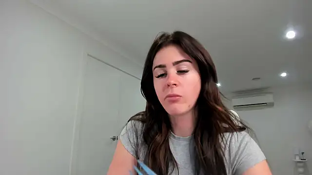 aus queen online show from 10-25-25, 12:51