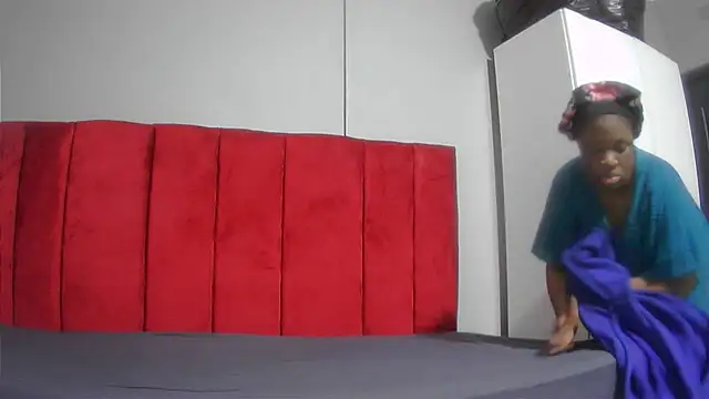 Snapshot of assqueenxx chatting on 09-15-25, 04:12 assqueenxx online show from 09-15-25, 04:12