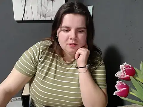 Snapshot of so_shy chatting on 03-08-25, 09:06 so shy online show from 03-08-25, 09:06