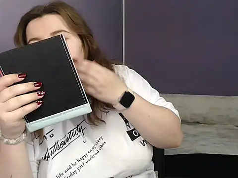 Snapshot of so_shy chatting on 09-27-25, 06:18 so shy online show from 09-27-25, 06:18