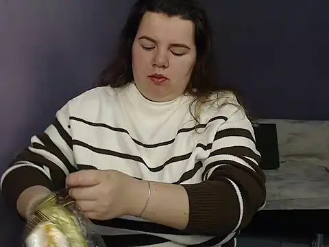 Snapshot of so_shy chatting on 10-09-25, 06:55 so shy online show from 10-09-25, 06:55