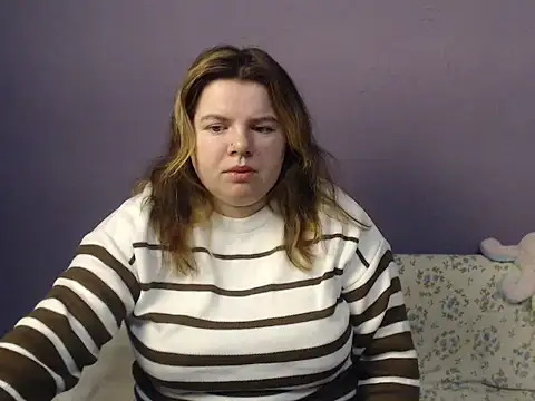 Snapshot of so_shy chatting on 11-23-25, 07:19 so shy online show from 11-23-25, 07:19