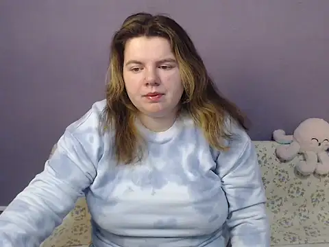 Snapshot of so_shy chatting on 11-25-25, 07:30 so shy online show from 11-25-25, 07:30