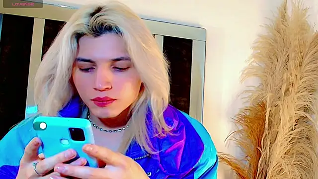 honey skin online show from 04-14-26, 05:52