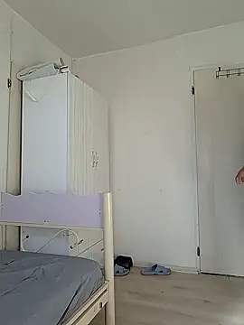 Snapshot of forfuntr chatting on 09-17-25, 12:51 forfuntr online show from 09-17-25, 12:51