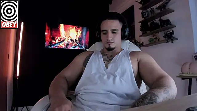 Snapshot of kingbear777 chatting on 11-06-25, 08:04 kingbear777 online show from 11-06-25, 08:04