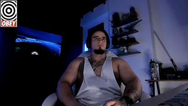 Snapshot of kingbear777 chatting on 11-21-25, 12:37 kingbear777 online show from 11-21-25, 12:37