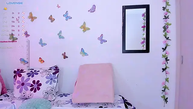 Snapshot of _Arianna08_ chatting on 12-10-24, 06:11 Arianna08 online show from 12-10-24, 06:11