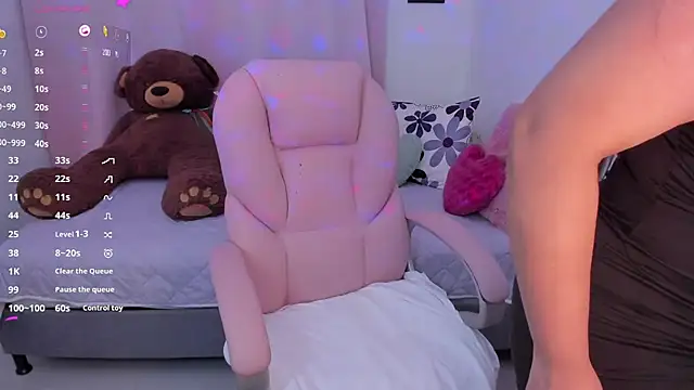 Snapshot of _Arianna08_ chatting on 10-04-25, 06:44 Arianna08 online show from 10-04-25, 06:44