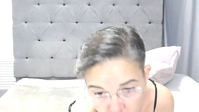 Snapshot of StaceyDarling chatting on 10-23-25, 04:39 StaceyDarling online show from 10-23-25, 04:39