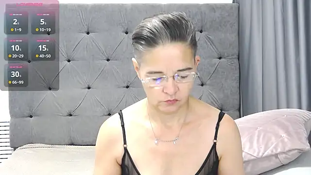 Snapshot of StaceyDarling chatting on 11-10-25, 05:17 StaceyDarling online show from 11-10-25, 05:17