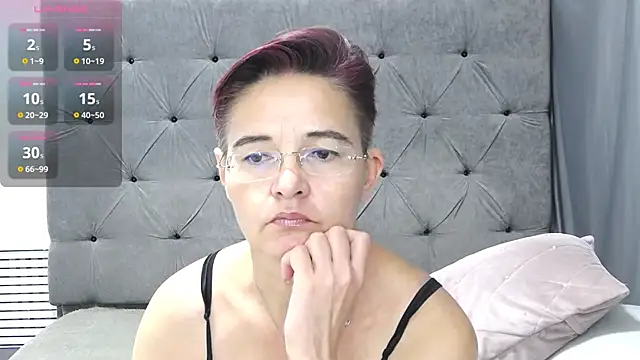 Snapshot of StaceyDarling chatting on 11-22-25, 05:01 StaceyDarling online show from 11-22-25, 05:01