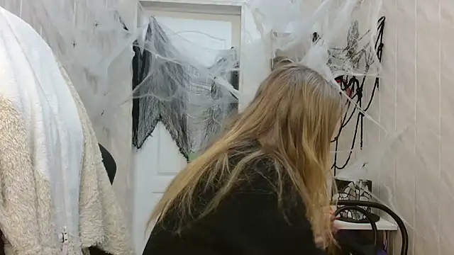 ElenaMaeer online show from 10-31-25, 09:10