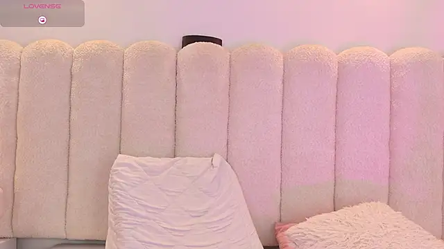 Snapshot of Mia_rom11 chatting on 09-12-25, 12:49 Mia rom11 online show from 09-12-25, 12:49