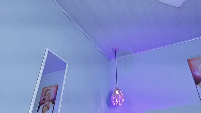 ScarletGV online show from 11-21-25, 05:17