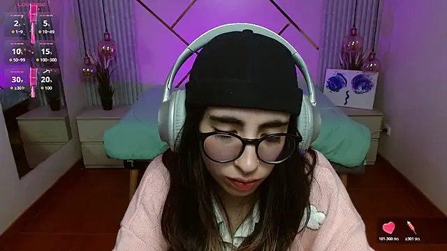 Snapshot of LenaRoses chatting on 02-17-26, 08:48 LenaRoses online show from 02-17-26, 08:48