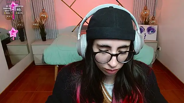 Snapshot of LenaRoses chatting on 02-19-26, 09:22 LenaRoses online show from 02-19-26, 09:22