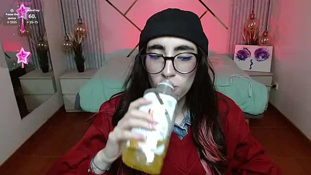 Snapshot of LenaRoses chatting on 02-21-26, 10:33 LenaRoses online show from 02-21-26, 10:33