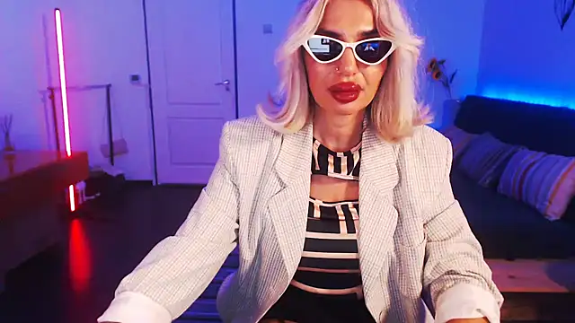 Snapshot of beauty_chl0e chatting on 12-08-24, 03:21 beauty chl0e online show from 12-08-24, 03:21