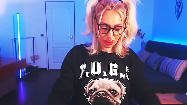 Snapshot of beauty_chl0e chatting on 01-02-25, 09:18 beauty chl0e online show from 01-02-25, 09:18