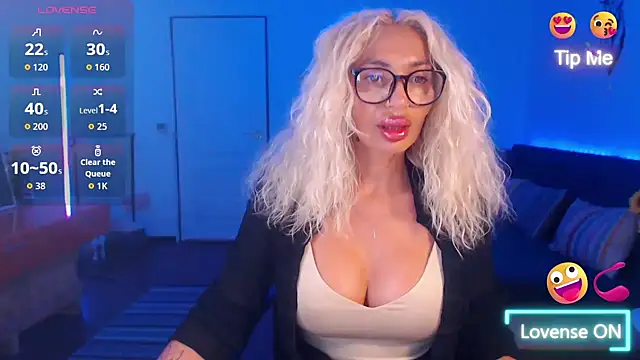 Snapshot of beauty_chl0e chatting on 09-19-25, 07:14 beauty chl0e online show from 09-19-25, 07:14