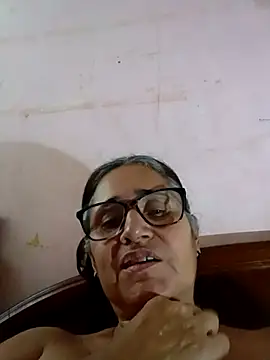 Snapshot of _candi chatting on 02-04-25, 10:24 candi online show from 02-04-25, 10:24