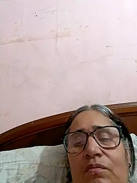 Snapshot of _candi chatting on 03-11-25, 12:00 candi online show from 03-11-25, 12:00