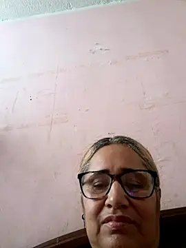 Snapshot of _candi chatting on 10-19-25, 12:39 candi online show from 10-19-25, 12:39